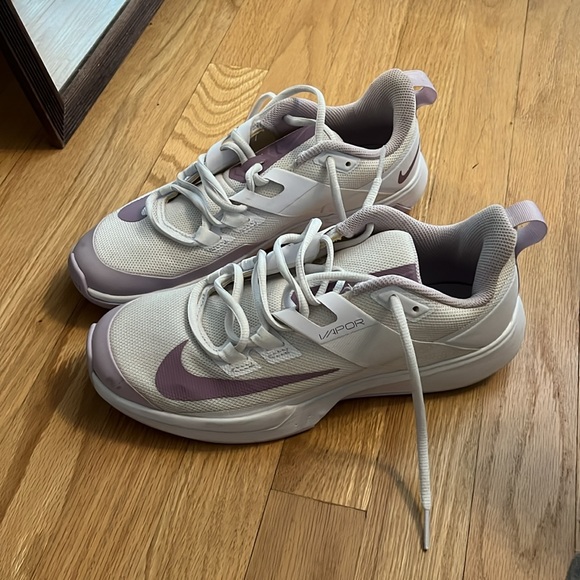 Nike Vapor Women’s Tennis Shoes size 8 - Picture 6 of 9